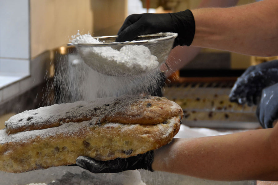 Die ersten Rosinenstollen sind gebacken.